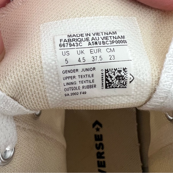 Like new converse high top shoes with gecko lizards junior size5 limited - Picture 10 of 10